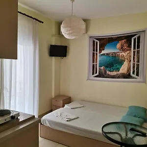 κάντε κράτηση εδώ